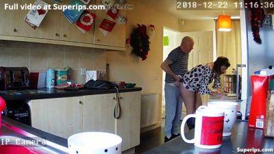 Ipcam Old American Couple Fucks In The Kitchen - voyeurhit.com - Usa