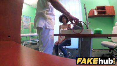 Voyeur doctor fucks hidden Brazilian teen in fake hospital - sexu.com - Brazil